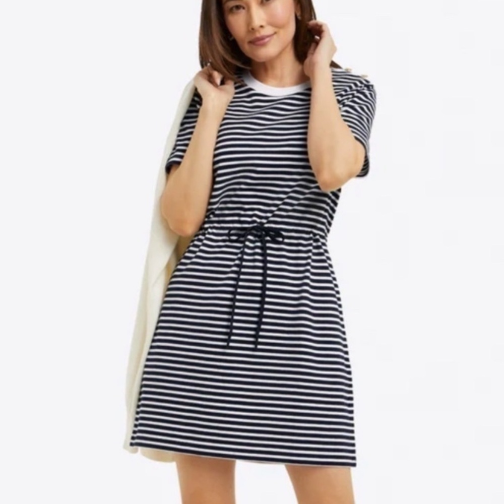 Draper James Tie Waist T-Shirt Dress in Blue
Nautical Stripe. Size Medium.